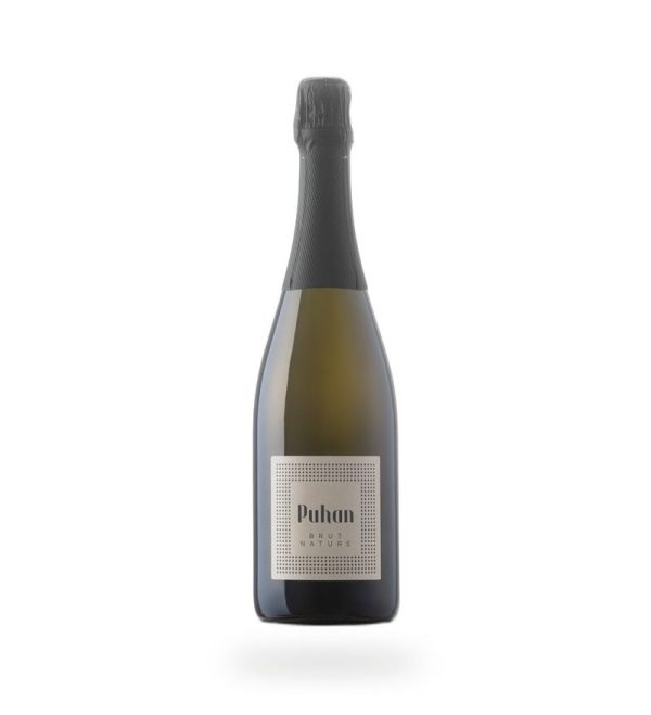 Steklenica penine Brut Nature Puhan na belem ozadju