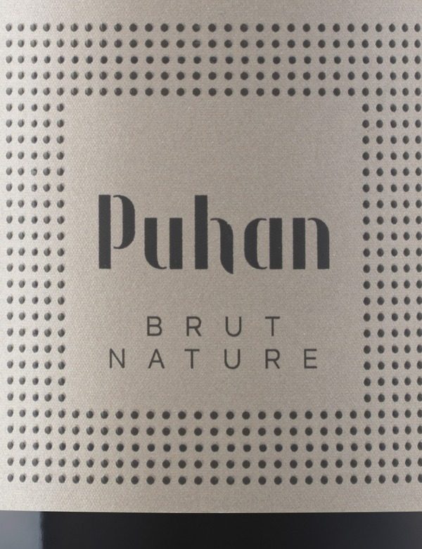 Sprednja etiketa penine Brut Nature Puhan